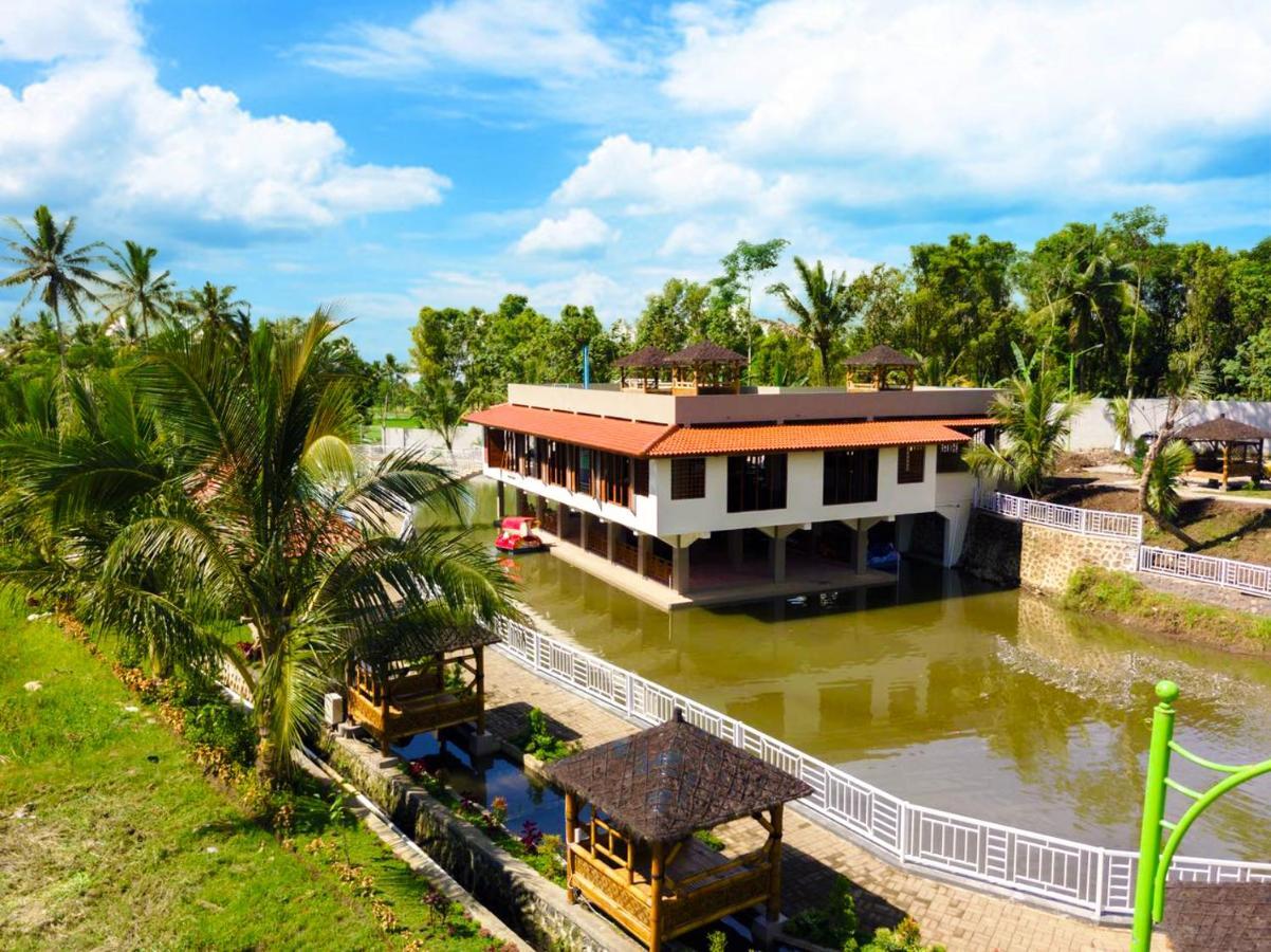 Grand Harvest Resort & Villas Banyuwangi  Exterior photo